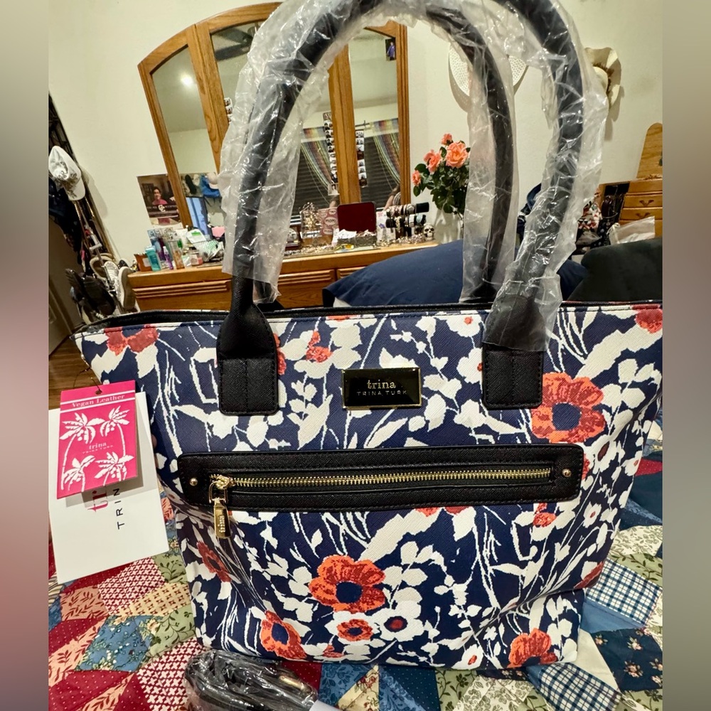 Trina Floral Jardin/Navy tote/carryon bag NWT
